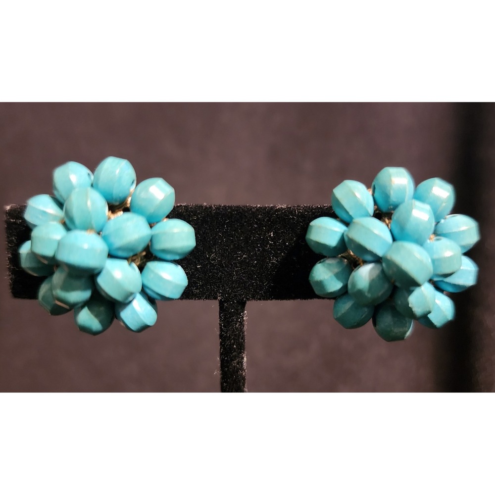 VTG Vogue Turquoise Blue Beaded Cluster Clip On Earrings Gold Tone Signed